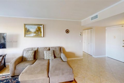 Condominio en venta en Hallandale Beach, Florida, 2 dormitorios, 106.84 m2 № 2031420 - foto 11