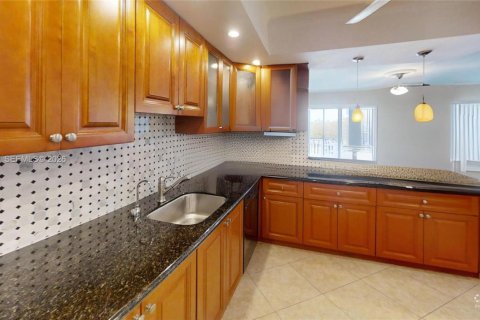 Condominio en venta en Hallandale Beach, Florida, 2 dormitorios, 106.84 m2 № 2031420 - foto 10