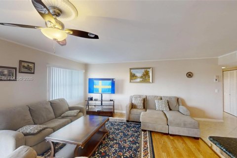 Condominio en venta en Hallandale Beach, Florida, 2 dormitorios, 106.84 m2 № 2031420 - foto 25