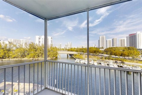 Condominio en venta en Hallandale Beach, Florida, 2 dormitorios, 106.84 m2 № 2031420 - foto 6