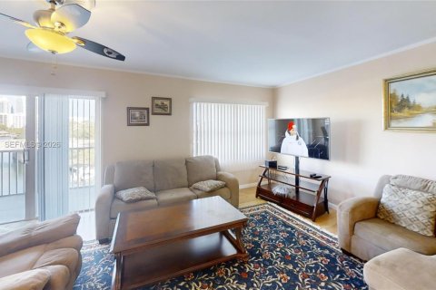 Condominio en venta en Hallandale Beach, Florida, 2 dormitorios, 106.84 m2 № 2031420 - foto 24