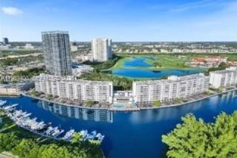 Condominio en venta en Hallandale Beach, Florida, 2 dormitorios, 106.84 m2 № 2031420 - foto 2