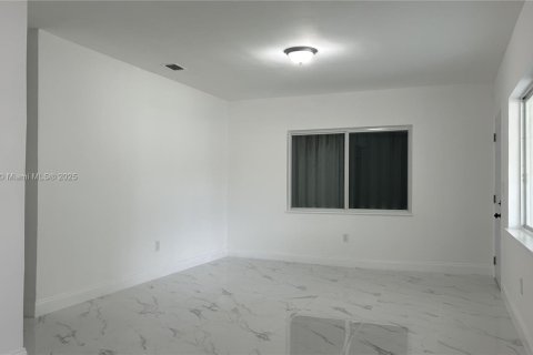 House in Opa-locka, Florida 3 bedrooms, 105.72 sq.m. № 1707736 - photo 27