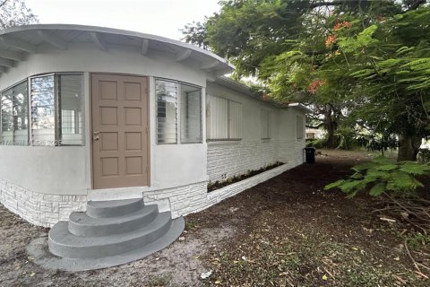 House in Opa-locka, Florida 3 bedrooms, 105.72 sq.m. № 1707736 - photo 1