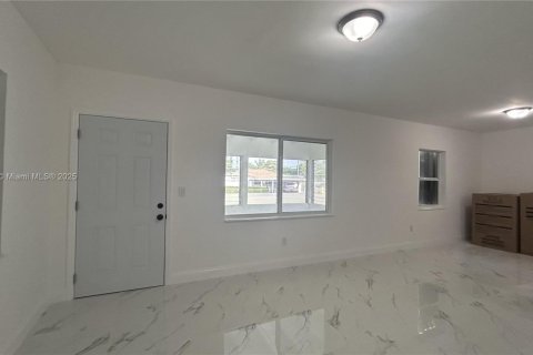 House in Opa-locka, Florida 3 bedrooms, 105.72 sq.m. № 1707736 - photo 8