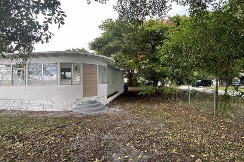 House in Opa-locka, Florida 3 bedrooms, 105.72 sq.m. № 1707736 - photo 4