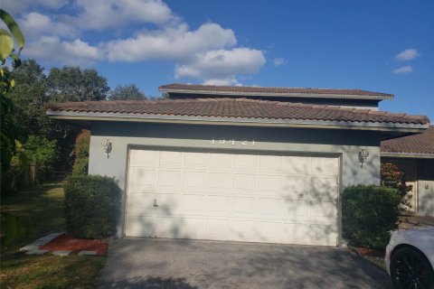 Villa ou maison à Miami Gardens, Floride 4 chambres, 336.4 m2 № 2347026