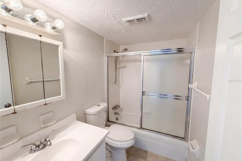 Condo in Daytona Beach, Florida, 1 bedroom № 2114631 - photo 13