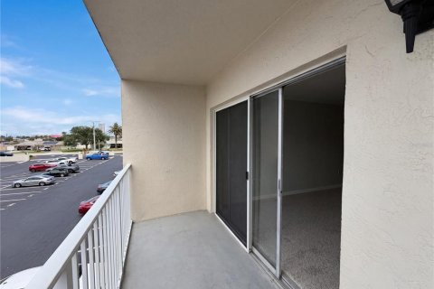 Condo in Daytona Beach, Florida, 1 bedroom № 2114631 - photo 15