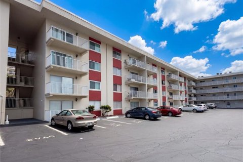 Condo in Daytona Beach, Florida, 1 bedroom № 2114631 - photo 2