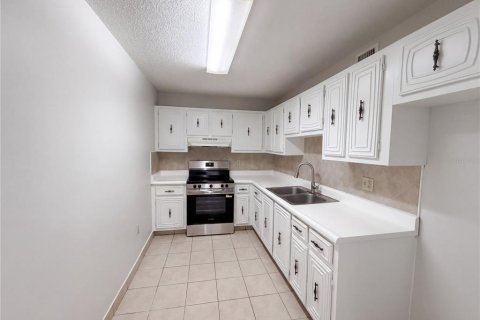 Condo in Daytona Beach, Florida, 1 bedroom № 2114631 - photo 8