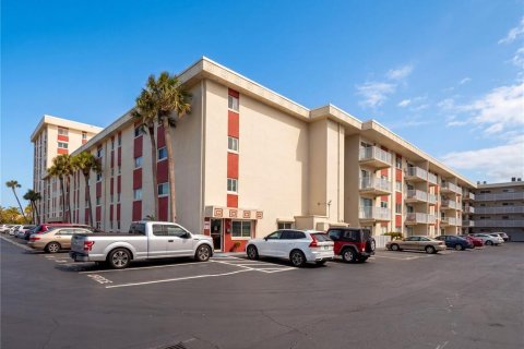 Condominio en Daytona Beach, Florida, 1 dormitorio № 2114631