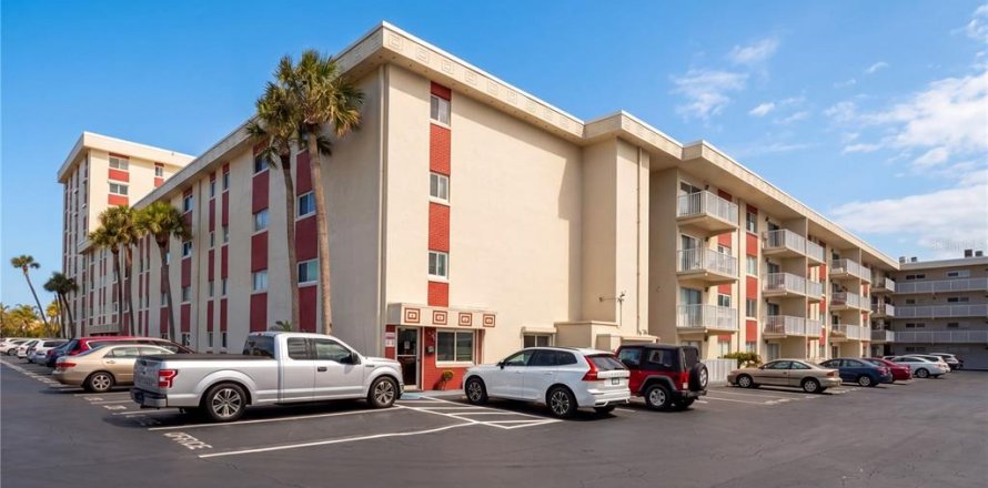 Condo in Daytona Beach, Florida, 1 bedroom № 2114631