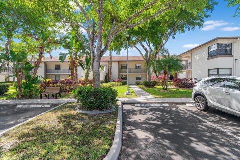 Снять в аренду кондоминиум в Форт-Лодердейл, Флорида 2 спальни, 108.7м2, № 1168630 - фото 1