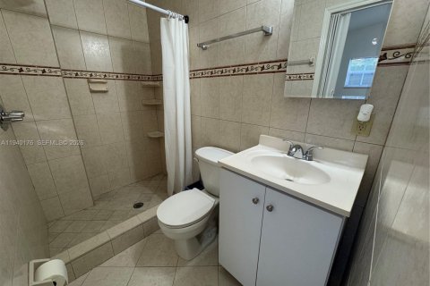 Immobilier commercial à louer à Hialeah, Floride: 168.9 m2 № 2008637 - photo 7