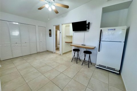 Immobilier commercial à louer à Hialeah, Floride: 168.9 m2 № 2008637 - photo 3