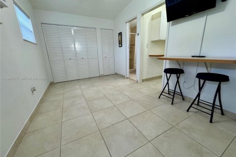 Immobilier commercial à louer à Hialeah, Floride: 168.9 m2 № 2008637 - photo 4