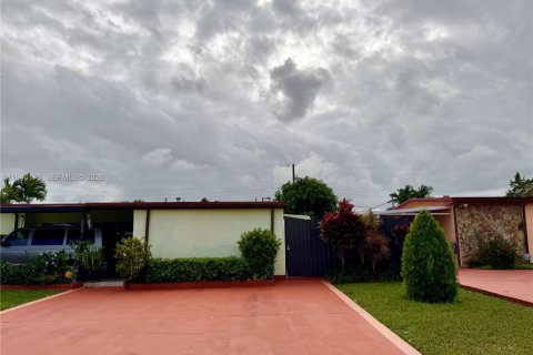 Immobilier commercial à Hialeah, Floride 168.9 m2 № 2008637