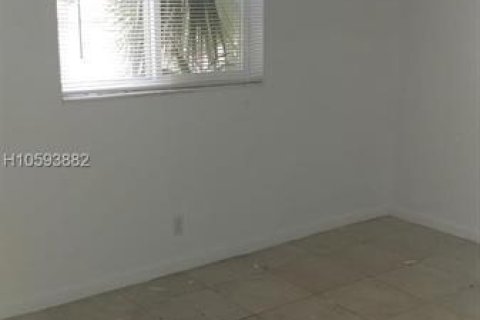 Appartement à louer à Lauderhill, Floride: 3 chambres, 111.48 m2 № 2086055 - photo 2
