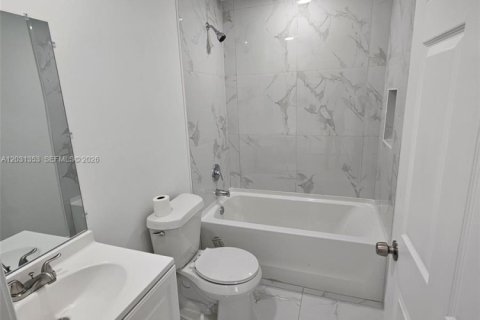 House in Lehigh Acres, Florida 3 bedrooms, 98.29 sq.m. № 2086648 - photo 12