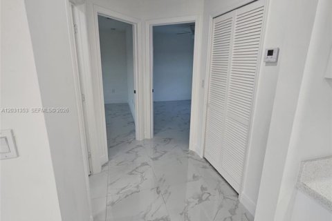 House in Lehigh Acres, Florida 3 bedrooms, 98.29 sq.m. № 2086648 - photo 5