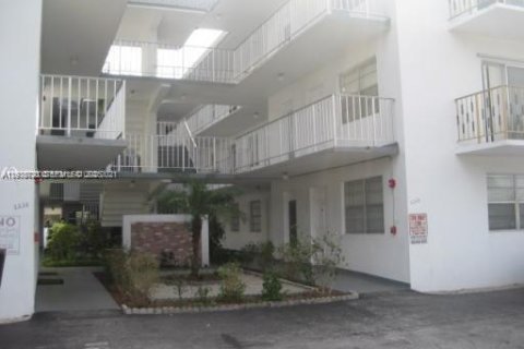 Condominio en venta en Hollywood, Florida, 1 dormitorio, 57.13 m2 № 1993849 - foto 1