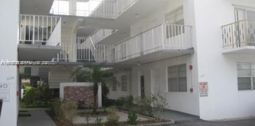 Condominio en Hollywood, Florida, 1 dormitorio  № 1993849