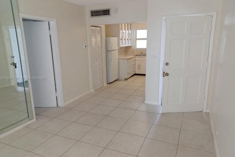 Condominio en venta en Hollywood, Florida, 1 dormitorio, 57.13 m2 № 1993849 - foto 4