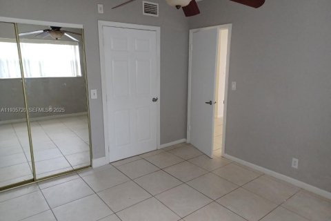 Condominio en venta en Hollywood, Florida, 1 dormitorio, 57.13 m2 № 1993849 - foto 9