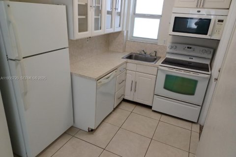 Condominio en venta en Hollywood, Florida, 1 dormitorio, 57.13 m2 № 1993849 - foto 6