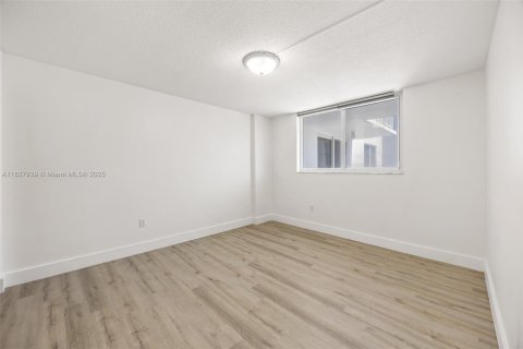 Condominio en alquiler en Miami Beach, Florida, 1 dormitorio, 60.85 m2 № 1937238 - foto 2