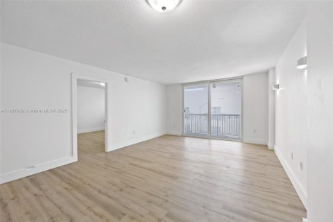 Condominio en alquiler en Miami Beach, Florida, 1 dormitorio, 60.85 m2 № 1937238 - foto 8
