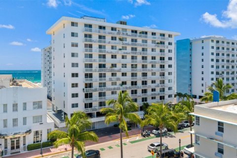 Condominio en alquiler en Miami Beach, Florida, 1 dormitorio, 60.85 m2 № 1937238 - foto 1