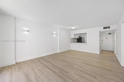 Condominio en alquiler en Miami Beach, Florida, 1 dormitorio, 60.85 m2 № 1937238 - foto 9