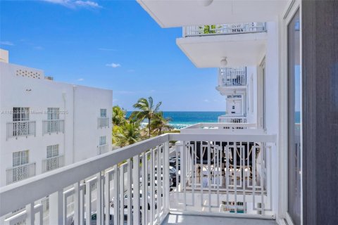 Condominio en alquiler en Miami Beach, Florida, 1 dormitorio, 60.85 m2 № 1937238 - foto 10