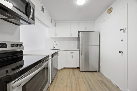 Condominio en alquiler en Miami Beach, Florida, 1 dormitorio, 60.85 m2 № 1937238 - foto 6