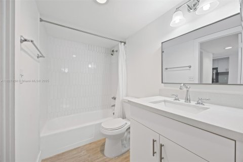 Condominio en alquiler en Miami Beach, Florida, 1 dormitorio, 60.85 m2 № 1937238 - foto 4