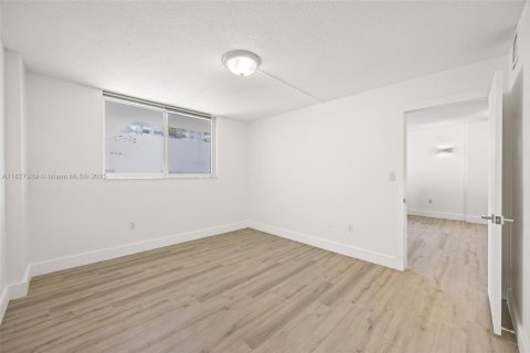 Condominio en alquiler en Miami Beach, Florida, 1 dormitorio, 60.85 m2 № 1937238 - foto 3