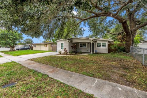 House in Tampa, Florida 3 bedrooms, 109.81 sq.m. № 2306330