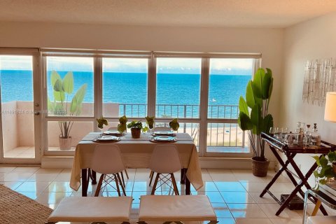 Condo in Lauderdale-by-the-Sea, Florida, 2 bedrooms  № 1945615 - photo 8