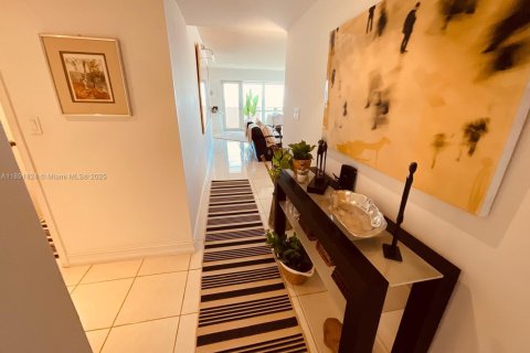 Condo in Lauderdale-by-the-Sea, Florida, 2 bedrooms  № 1945615 - photo 19