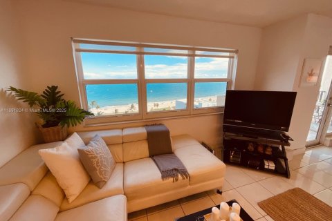 Condo in Lauderdale-by-the-Sea, Florida, 2 bedrooms  № 1945615 - photo 13