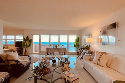 Condo in Lauderdale-by-the-Sea, Florida, 2 bedrooms  № 1945615 - photo 9