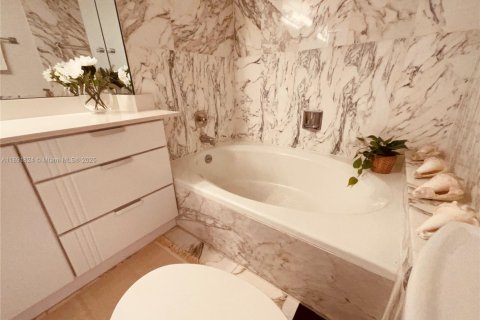 Condo in Lauderdale-by-the-Sea, Florida, 2 bedrooms  № 1945615 - photo 26