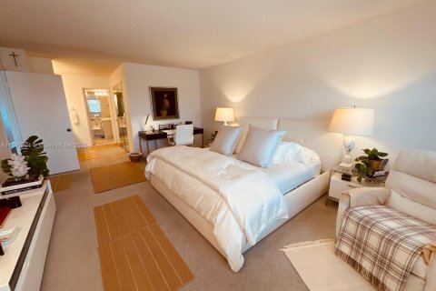 Condo in Lauderdale-by-the-Sea, Florida, 2 bedrooms  № 1945615 - photo 21