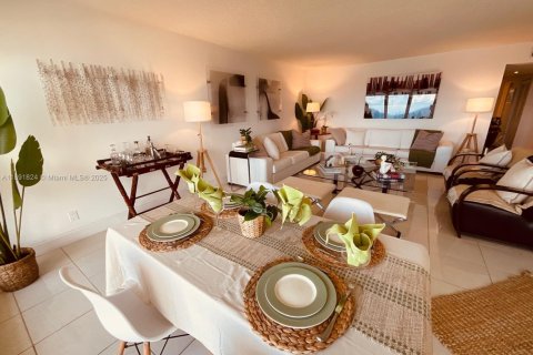 Condo in Lauderdale-by-the-Sea, Florida, 2 bedrooms  № 1945615 - photo 12