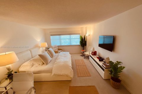Condo in Lauderdale-by-the-Sea, Florida, 2 bedrooms  № 1945615 - photo 20