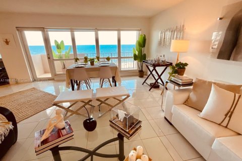 Condo in Lauderdale-by-the-Sea, Florida, 2 bedrooms  № 1945615 - photo 11