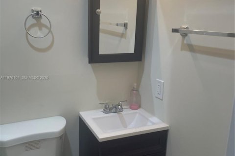 Снять в аренду квартиру в Холливуд, Флорида 2 спальни, 126.53м2, № 2030831 - фото 9