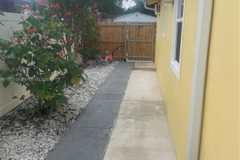 Снять в аренду квартиру в Холливуд, Флорида 2 спальни, 126.53м2, № 2030831 - фото 2